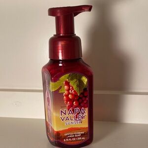 Bath & Body Works Napa Valley Sunset foaming hand soap.